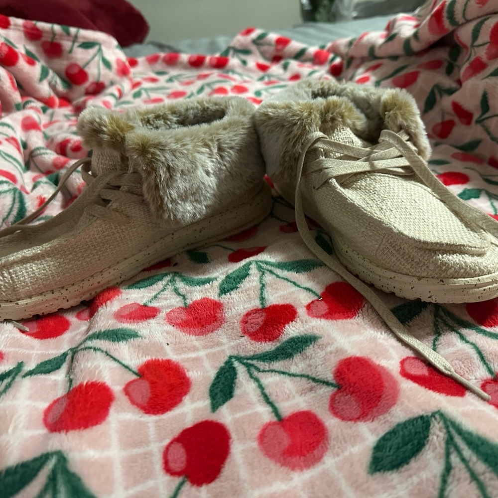 Cozy Fur-Lined Hey Dude Beige Shoes